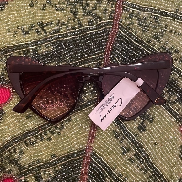 Brand New Circus Tortoise Heart Shaped Cat Eye Sunglasses w/ Rhinestones - Picture 8 of 16